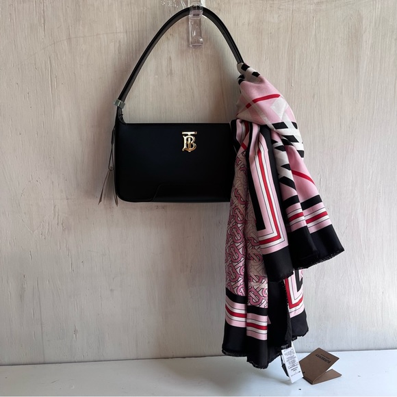 🔴SOLD🔴 BURBERRY Show it Off Bundle - Picture 4 of 16